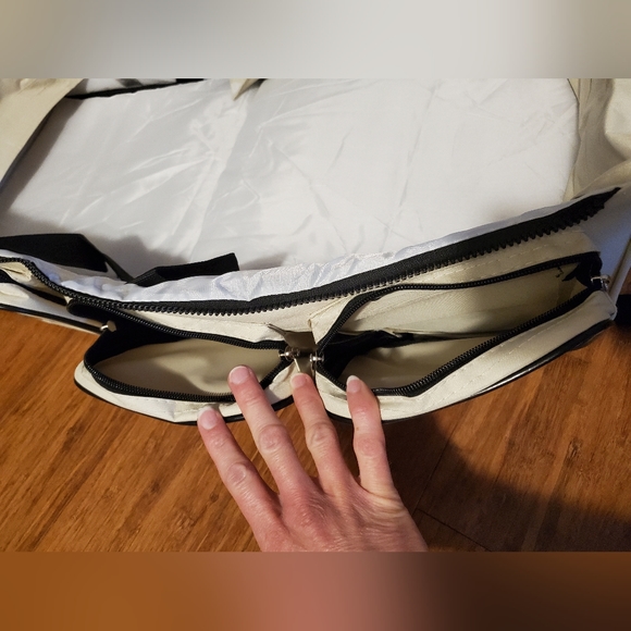 Travel changing table - Picture 5 of 12